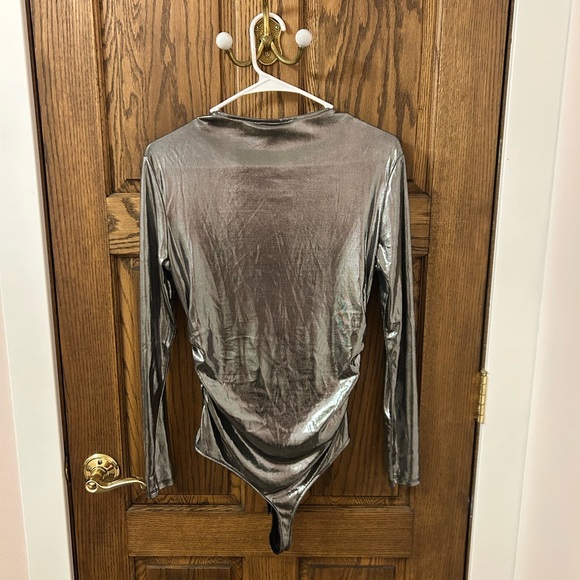 H&M Draped V-Neck Thong Metallic Silver Long Sleeve Bodysuit Large NWT - Picture 6 of 8